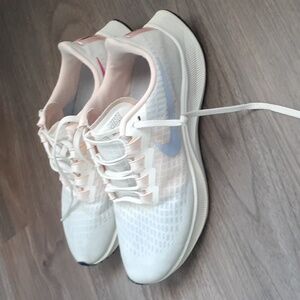NIKE Zoom Pegasus 37